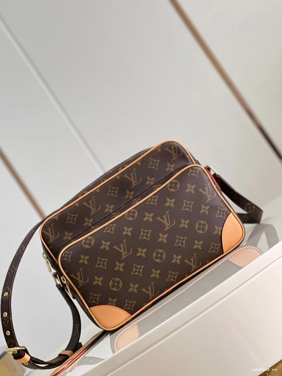 WIS VUITTON LOUIS MESSENGER 1006